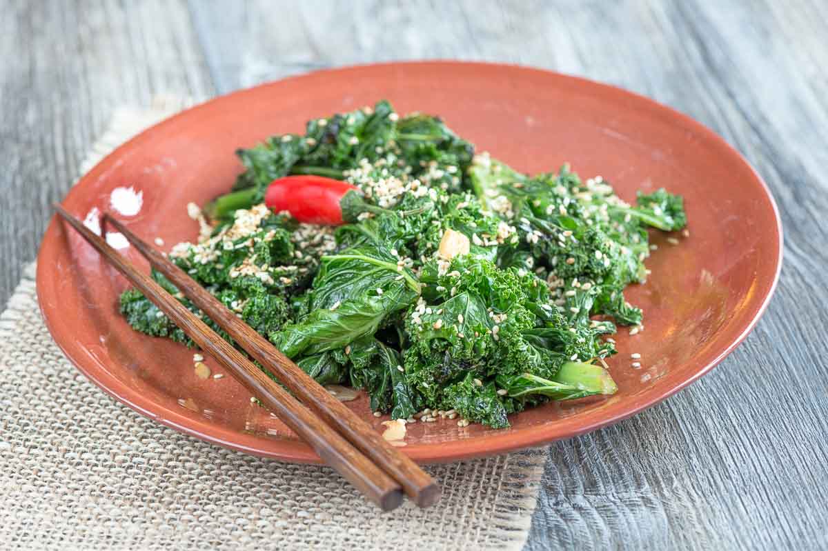 paistettua lehtikaalia