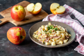 Omenainen kinkkupasta