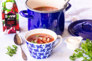 Punajuuri-jauhelihakeitto