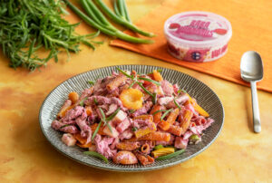 punajuurihummus-pastasalaatti