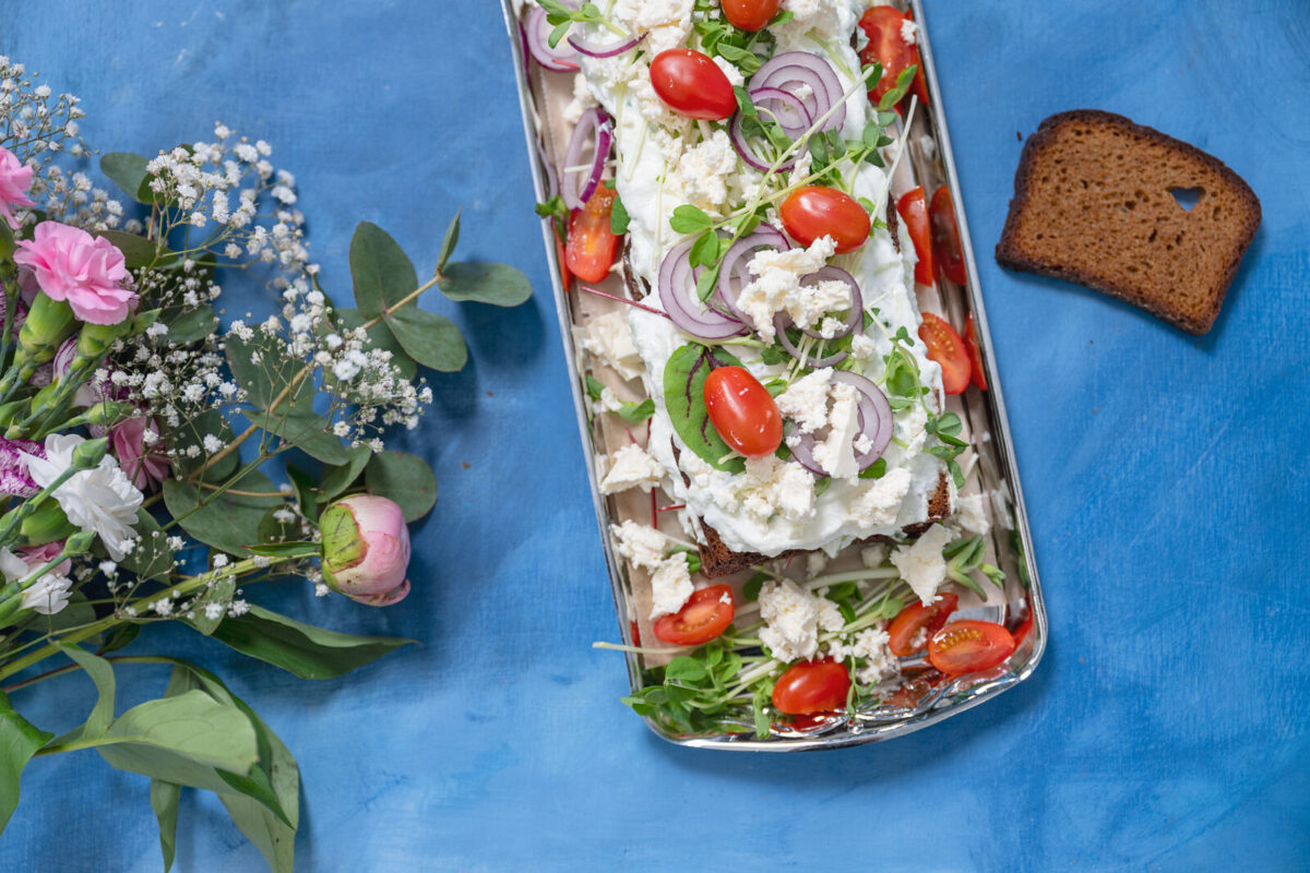 Nopea kasvisvoileipäkakku