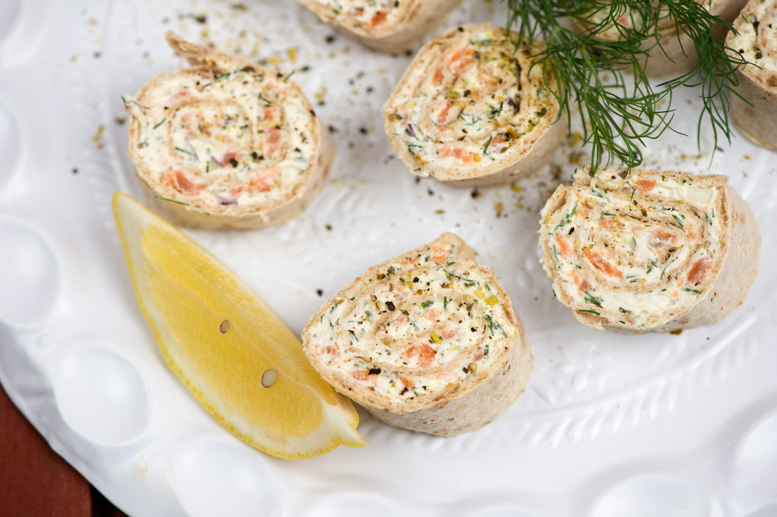 Kylmäsavulohi-rieskarullat