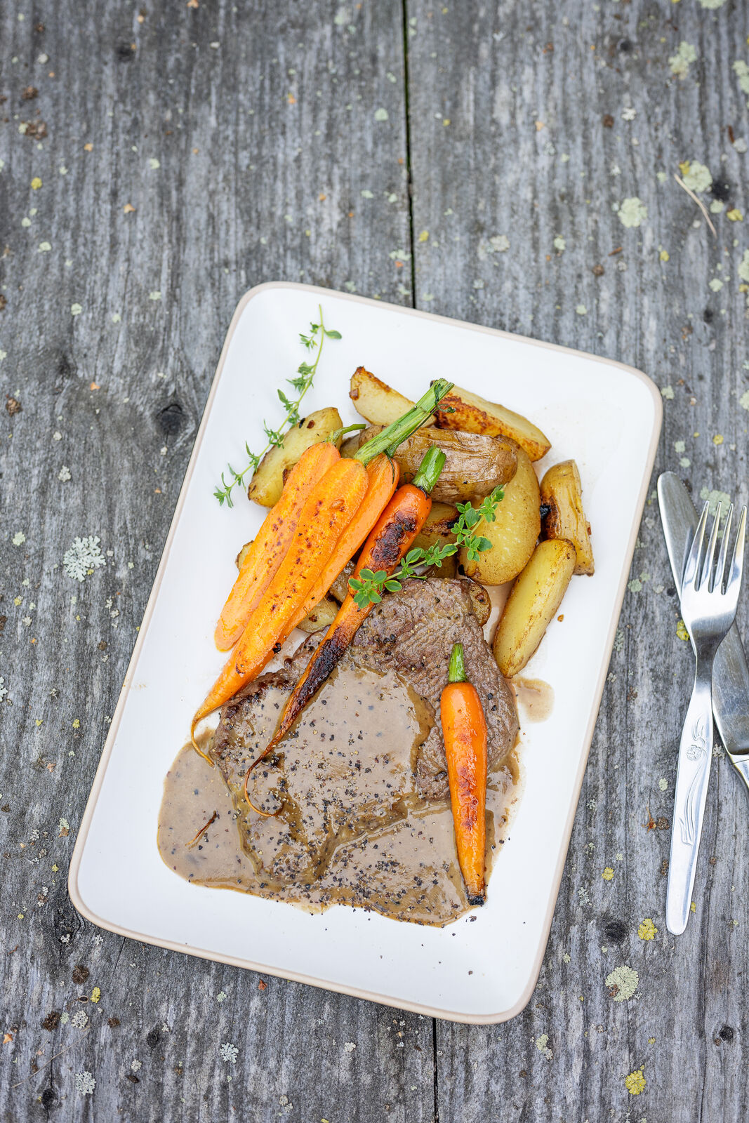 pippuripihvit salmiakkikermakastikkeessa