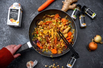 Helppo broileri-inkivääriwokki