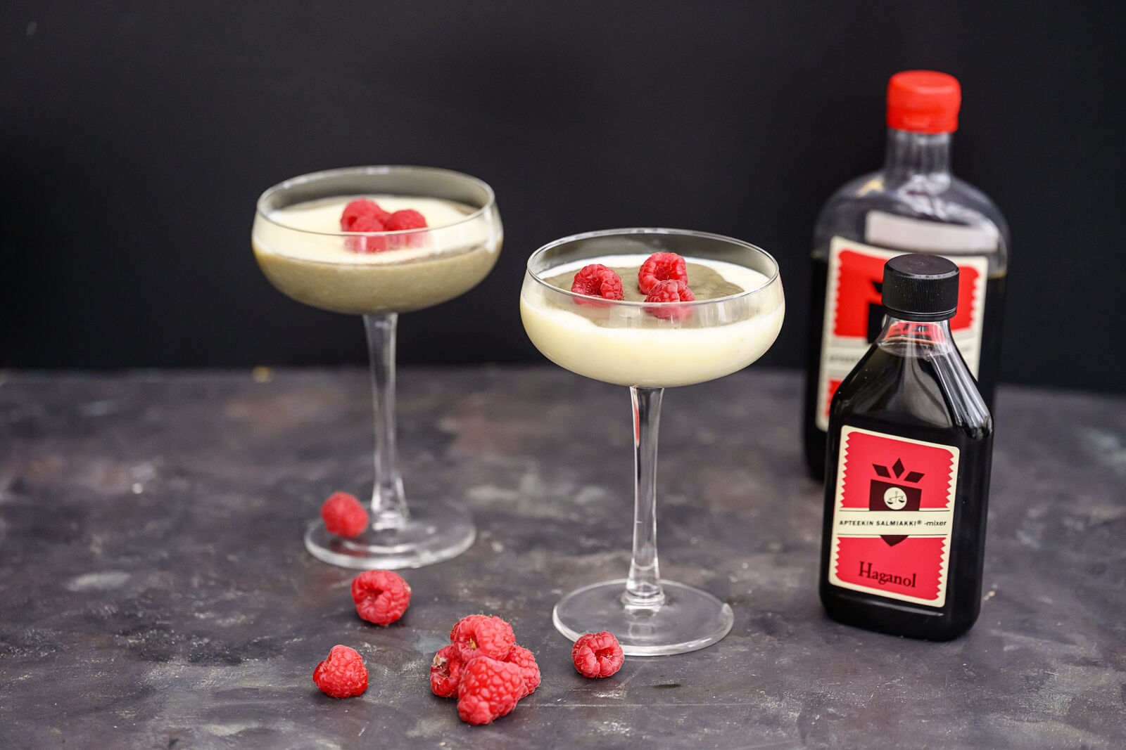 Salmiakki-vaniljakerroskiisseli