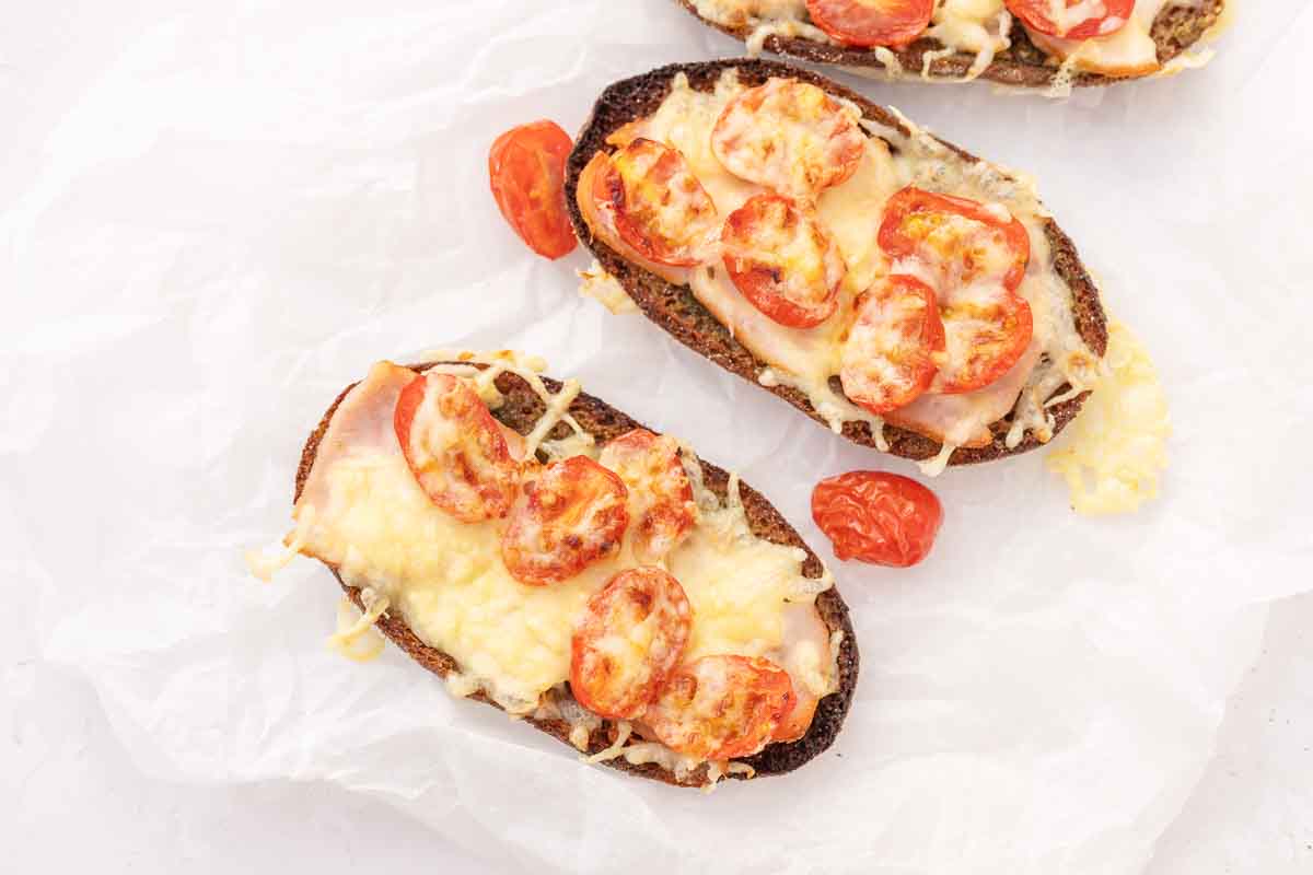 Nopea resepti lämpimille leiville airfryerissa – helppo ja herkullinen välipala